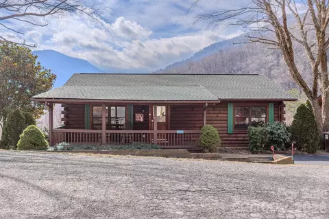 66 Elm Dr, Maggie Valley, NC 28751