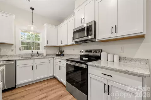Kitchen - 3073 Meadowcrest Dr, Clover, SC 29710 photo 5 of 5