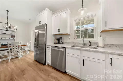 Kitchen - 3073 Meadowcrest Dr, Clover, SC 29710 photo 3 of 5