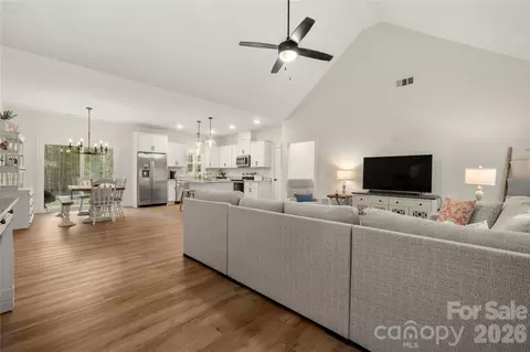 Entry Way - 3073 Meadowcrest Dr, Clover, SC 29710 photo 2 of 4