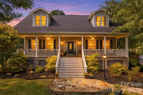 183 Lunar Trace Rd, Waynesville, NC 28786