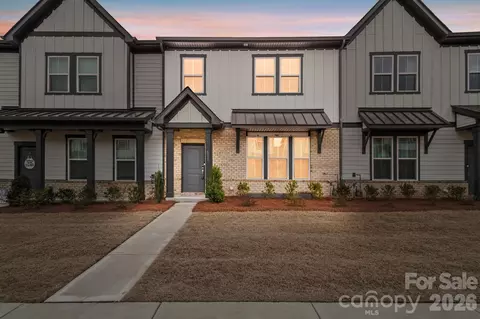 8928 Morning Mist Rd, Charlotte, NC 28215