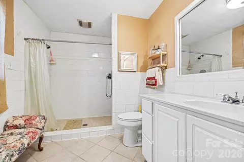 Bath - 324 Windsor Dr, Salisbury, NC 28144 photo 2 of 2