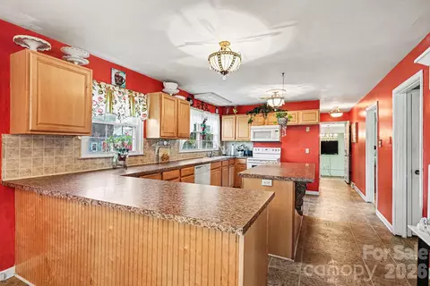 Kitchen - 324 Windsor Dr, Salisbury, NC 28144 photo 2 of 2