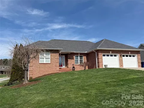 101 Rivercliff Dr, Hudson, NC 28638