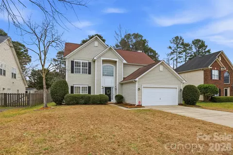 9832 Ashburton Dr, Charlotte, NC 28216