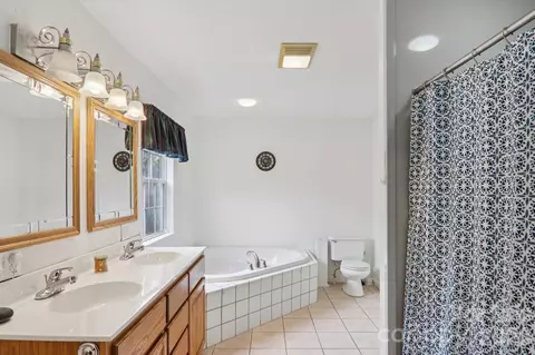 Bath - 130 Crestview St, Canton, NC 28716 photo 3 of 5