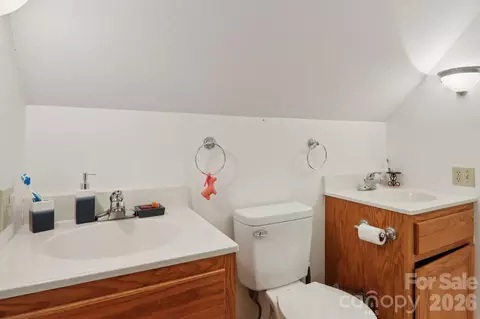 Bath - 130 Crestview St, Canton, NC 28716 photo 4 of 5