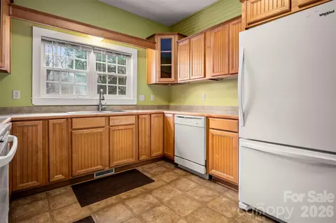 Kitchen - 711 Thermal View Dr, Tryon, NC 28782 photo 3 of 3