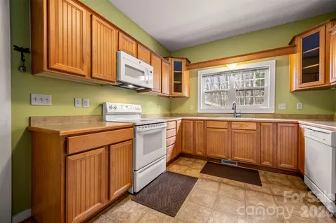 Kitchen - 711 Thermal View Dr, Tryon, NC 28782 photo 2 of 3