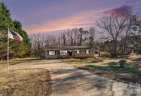 526 Wilson Dr, Lawndale, NC 28090