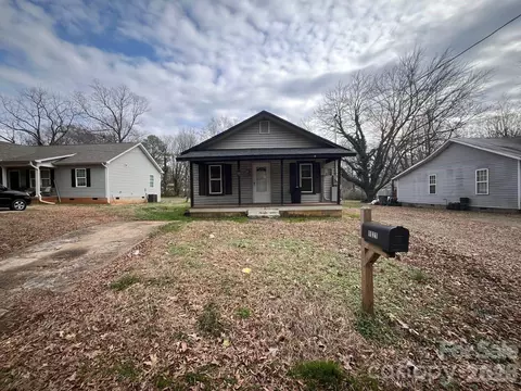 1021 Old Charlotte Rd, Statesville, NC 28677