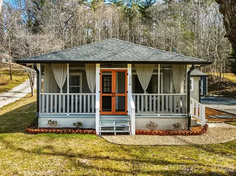 326 Lyndhurst Dr, Hendersonville, NC 28791