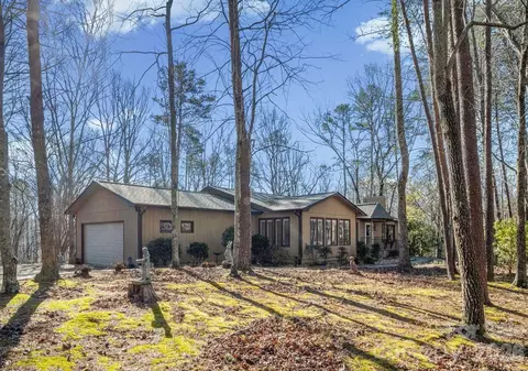 423 Mountain View Dr, Columbus, NC 28722
