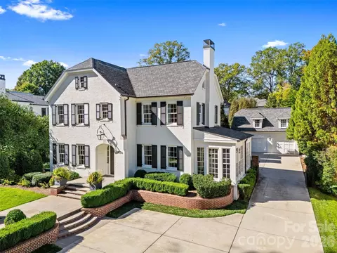 1438 Queens W Rd W, Charlotte, NC 28207