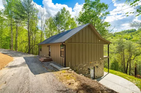 114 Woodpecker Rd, Purlear, NC 28665