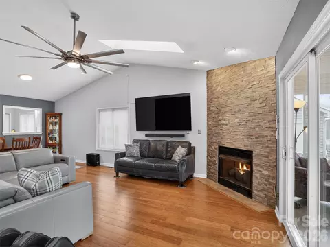 17 Driver Ct, Hendersonville, NC 28739