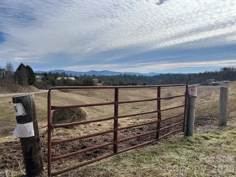 2776 Bend Of Ivy Rd, Marshall, NC 28753