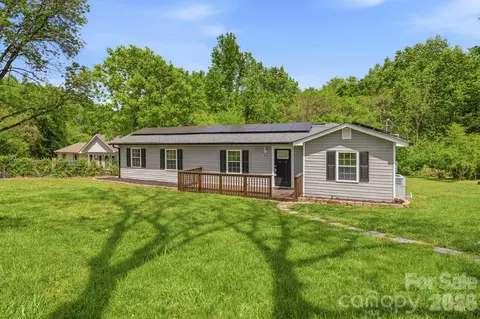 219 Breezewood Dr, Charlotte, NC 28262