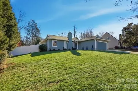 9803 Fairway Ridge Rd, Charlotte, NC 28277