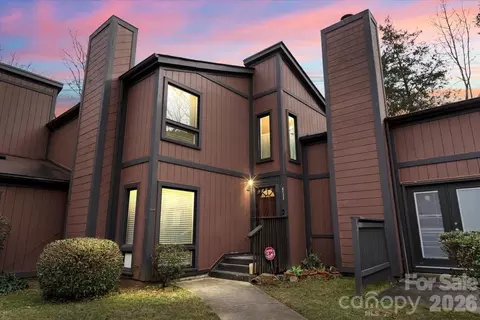 6123 Honeysuckle Ln, Charlotte, NC 28212