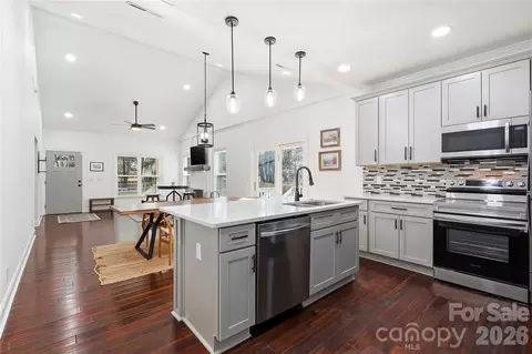 2224 Weyland Ave, Charlotte, NC 28208
