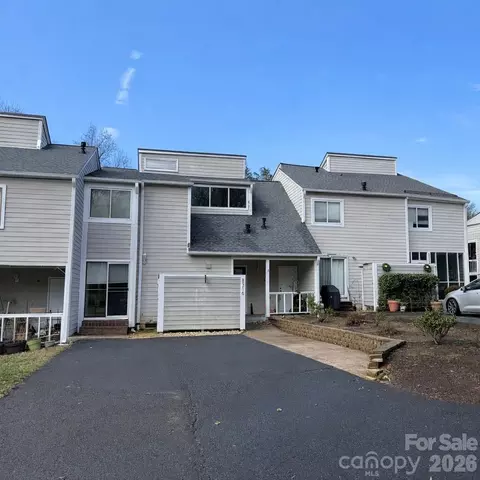 8316 Cricket Lake Dr, Charlotte, NC 28277