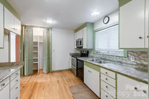 Kitchen - 277 Fairlane Rd, Columbus, NC 28722 photo 2 of 4