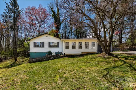 18 Peaceful Valley Ln, Flat Rock, NC 28731