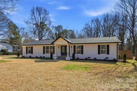 7834 Rainbow Dr, Charlotte, NC 28227