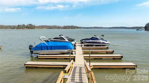 2301 Northview Harbour Dr, Sherrills Ford, NC 28673
