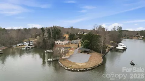 5969 Gold Creek Estate Dr, Hickory, NC 28601