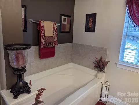 Bath - 3241 Ian Patrick Ave, Kannapolis, NC 28083 photo 2 of 3