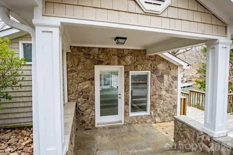 208 Island View Rd, Mount Holly, NC 28120