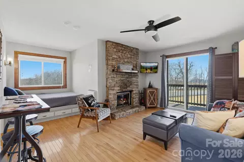 301 Pinnacle Inn 4208 Rd #4208, Beech Mountain, NC 28604