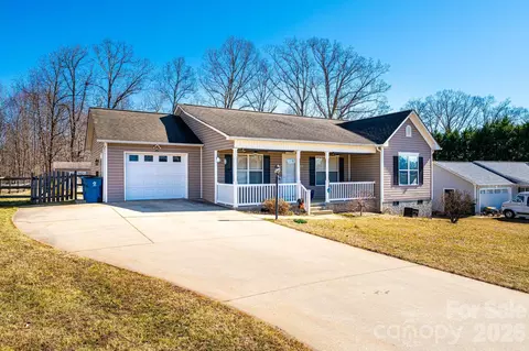 2165 Samanthas Wls, Newton, NC 28658