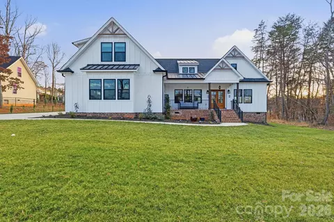 3207 Frazier Dr, Claremont, NC 28610