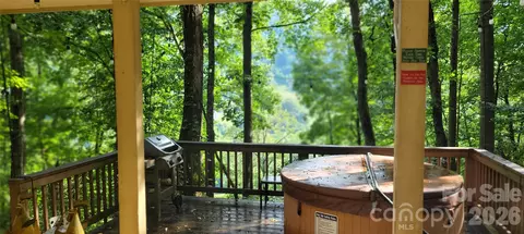 445 Allison Dr, Maggie Valley, NC 28751