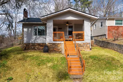 48 Wellington Dr, Asheville, NC 28804