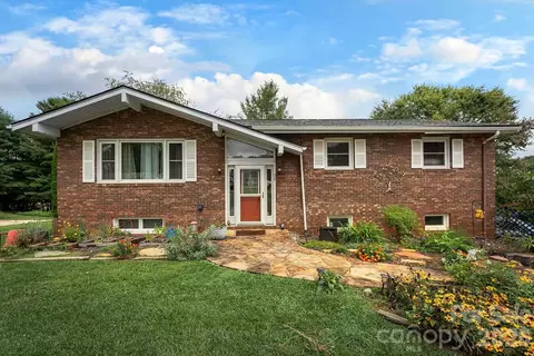124 Oak Hill Rd, Candler, NC 28715