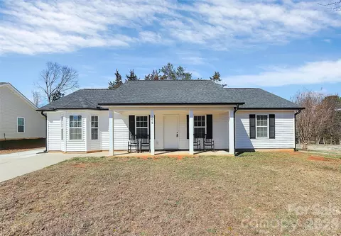 105 Ace Ave, Dallas, NC 28034