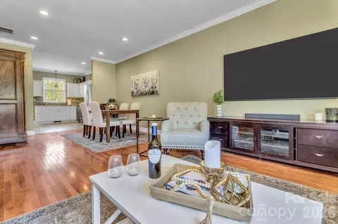 25 Union Chapel Rd, Weaverville, NC 28787