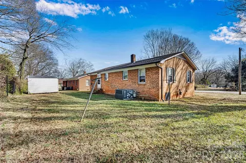 105 9th Se St SE, Conover, NC 28613 photo 4