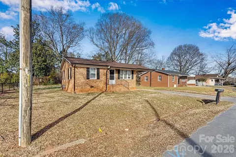105 9th Se St SE, Conover, NC 28613 photo 3