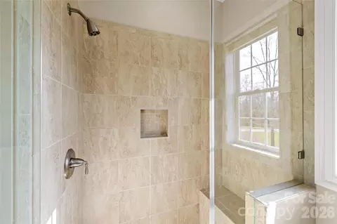 Bath - 490 Mapleton Ln, Columbus, NC 28722 photo 4 of 5