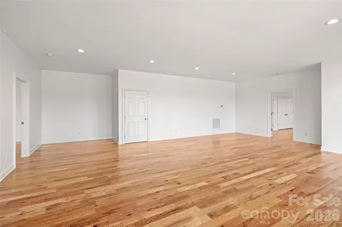 Living - 490 Mapleton Ln, Columbus, NC 28722 photo 3 of 5