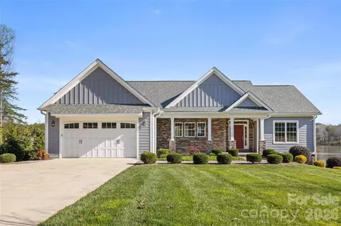 490 Mapleton Ln, Columbus, NC 28722