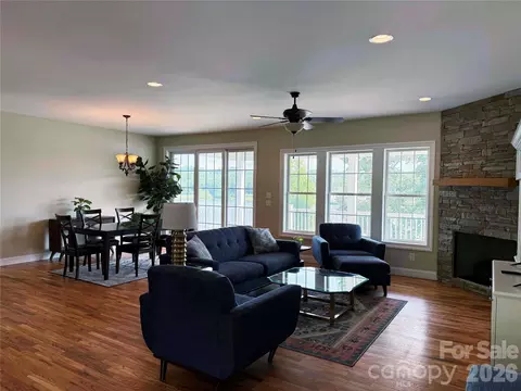 Living - 490 Mapleton Ln, Columbus, NC 28722 photo 2 of 5