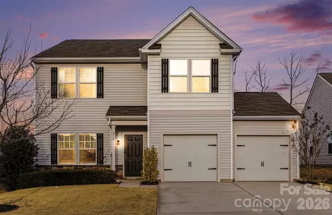 212 Hidden Lakes Rd, Statesville, NC 28677