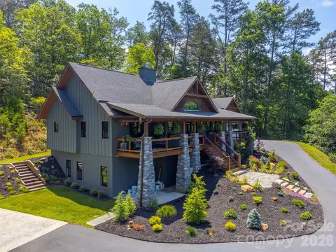 275 Rivers Whisper Ln, Franklin, NC 28734